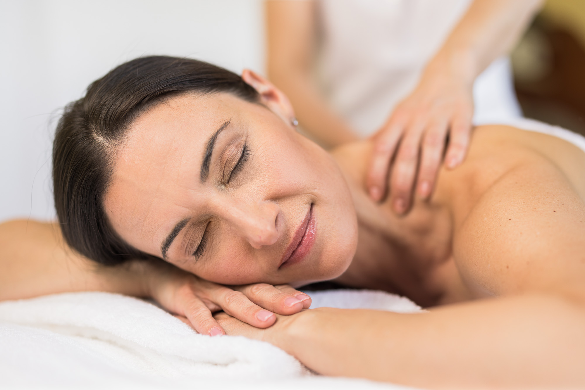 Massageabteilung Frau bei Massage